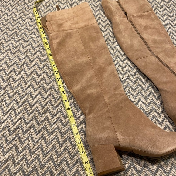 Elegant Tan Knee-High Women's Boots - Picture 4 of 6
